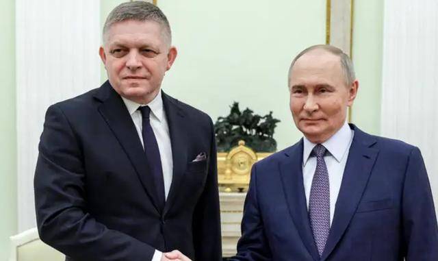 特朗普要把北约32国,全绑上战车!菲佐撂挑子,推牌不玩了