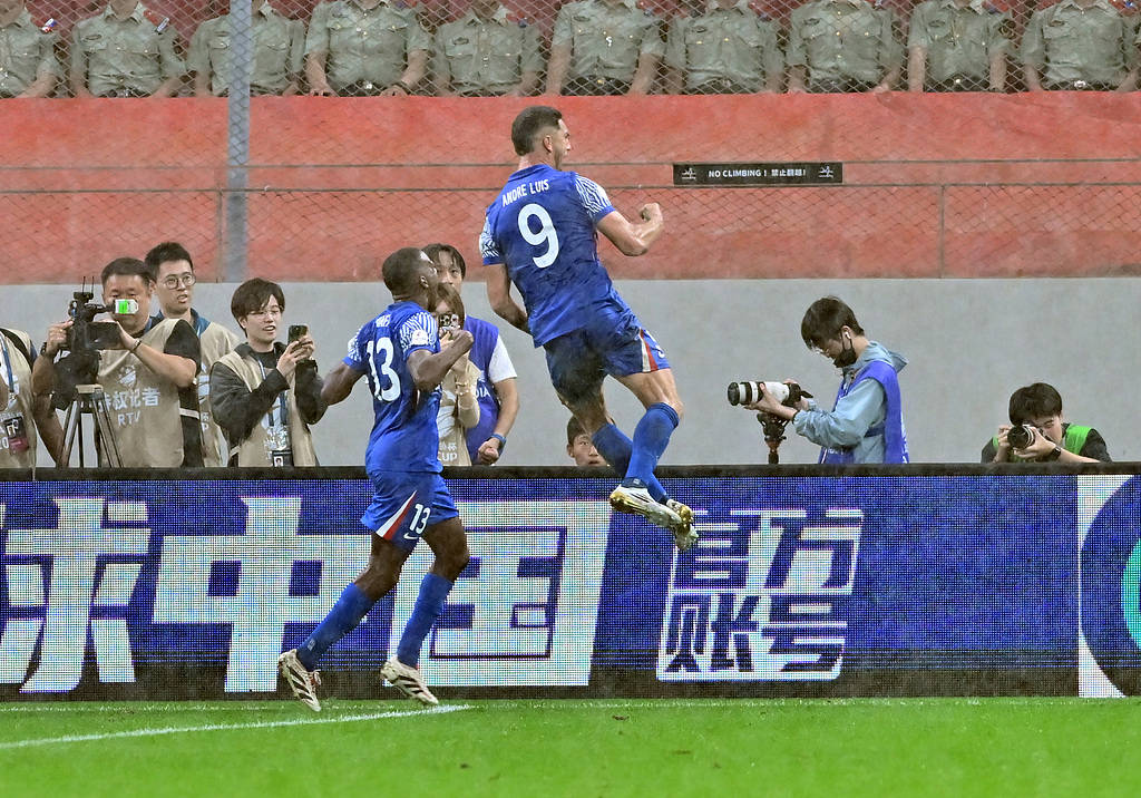 2年7场德比申花统治海港 穆斯卡特神奇换人难奈两人爆发