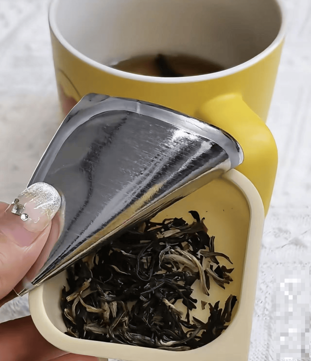 奈雪的茶被曝喝出青蛙，当事人：差点喝进嘴里，市场监督管理局已介入