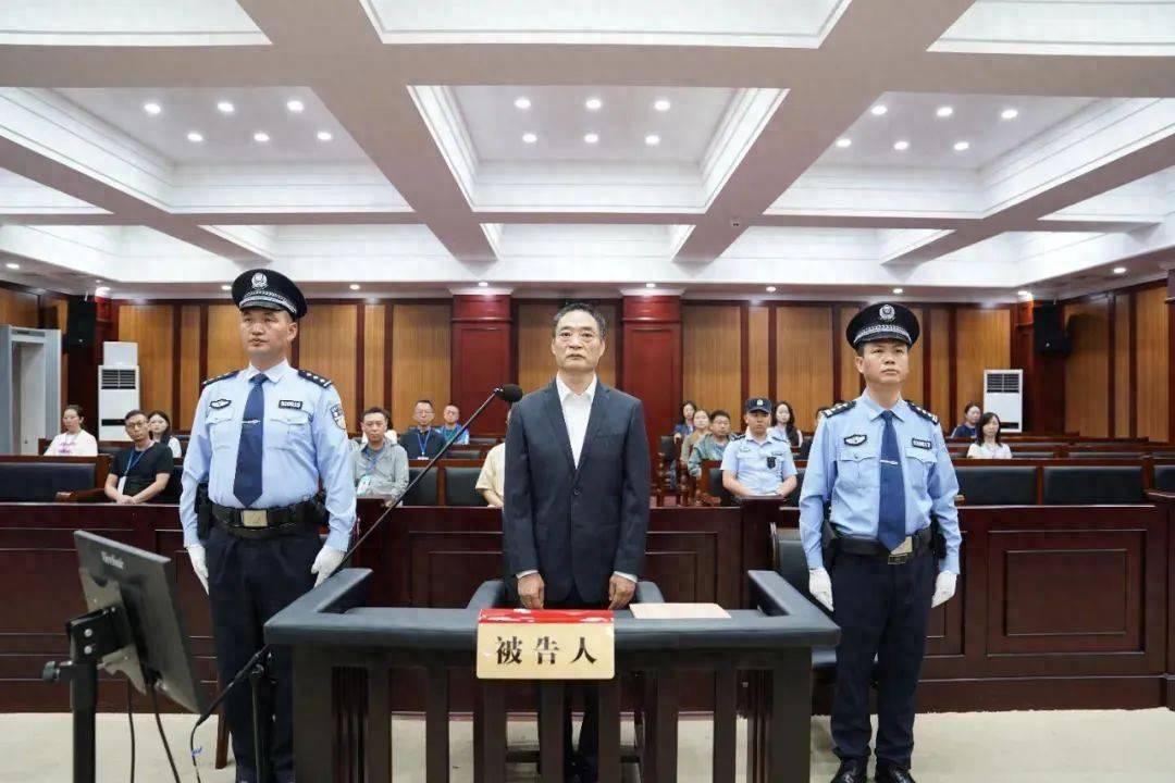 搞政治攀附的李志明,违法放贷超3亿