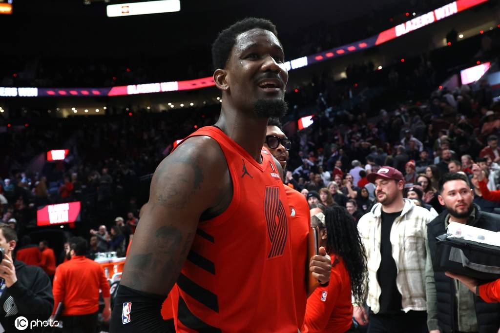 给杨瀚森腾位置?开拓者与艾顿达成买断协议