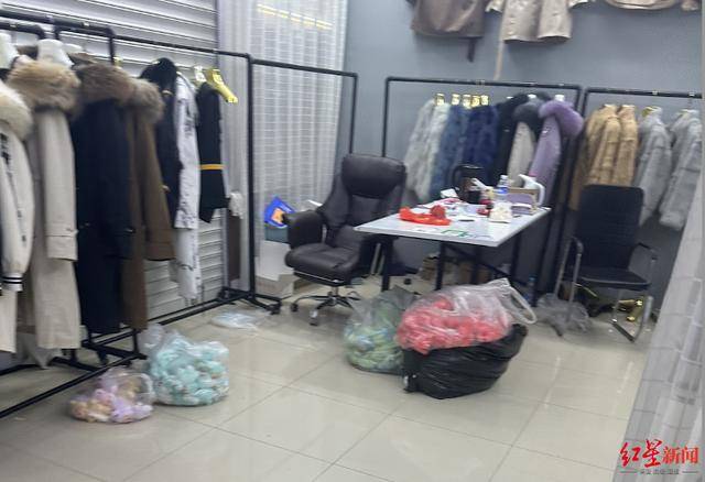 实探衡水盗版LABUBU大集:像卖菜一样摆摊卖,商家称如今订单变少生意难做