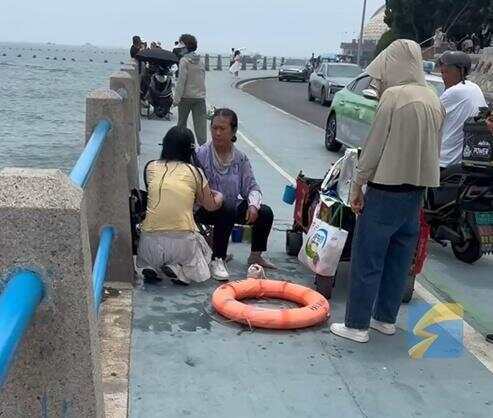 青岛58岁卖玉米大姨回应跳海救人 坦言哪怕以命换命,因为她还年轻!