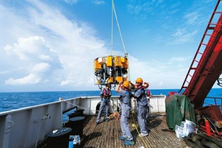 我国科研人员在南海北部成功开展“无人集群”科考试验