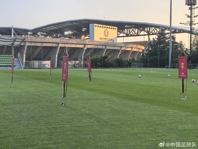 行李过多？国足官方回应：56件装备行李具体情况如下