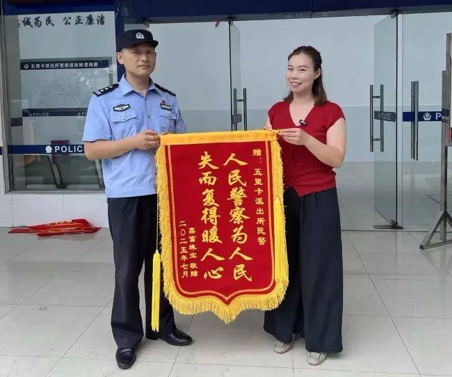 广西女子垃圾堆捡一堆黄金手镯,失主:价值近40万,员工误当垃圾丢弃