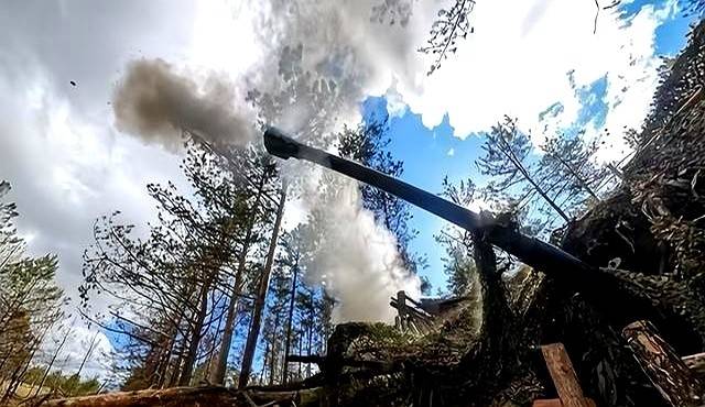 西方终于察觉到异常，俄军火力突飞猛进，背后暗藏的供给者究竟是谁？