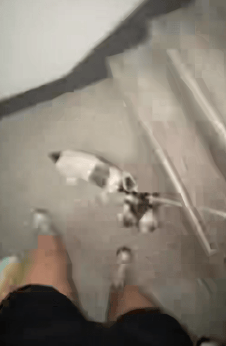 22岁女生爬楼送外卖6天瘦10斤,精致打扮被指炒作,当事人回应