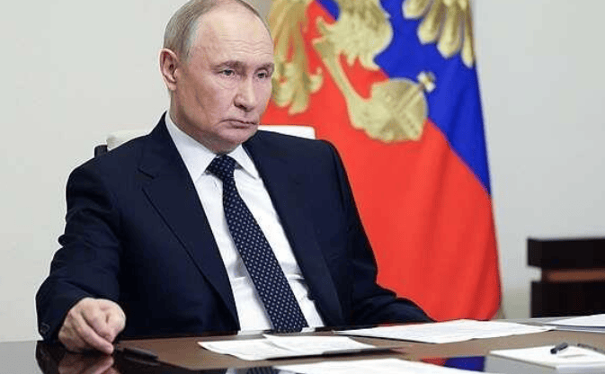 事情彻底闹大了，美司令叫嚣摧毁俄飞地，俄罗斯放话：大不了用核武器