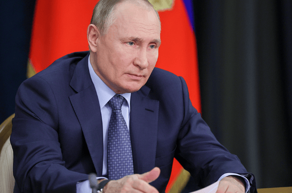 事情彻底闹大了，美司令叫嚣摧毁俄飞地，俄罗斯放话：大不了用核武器