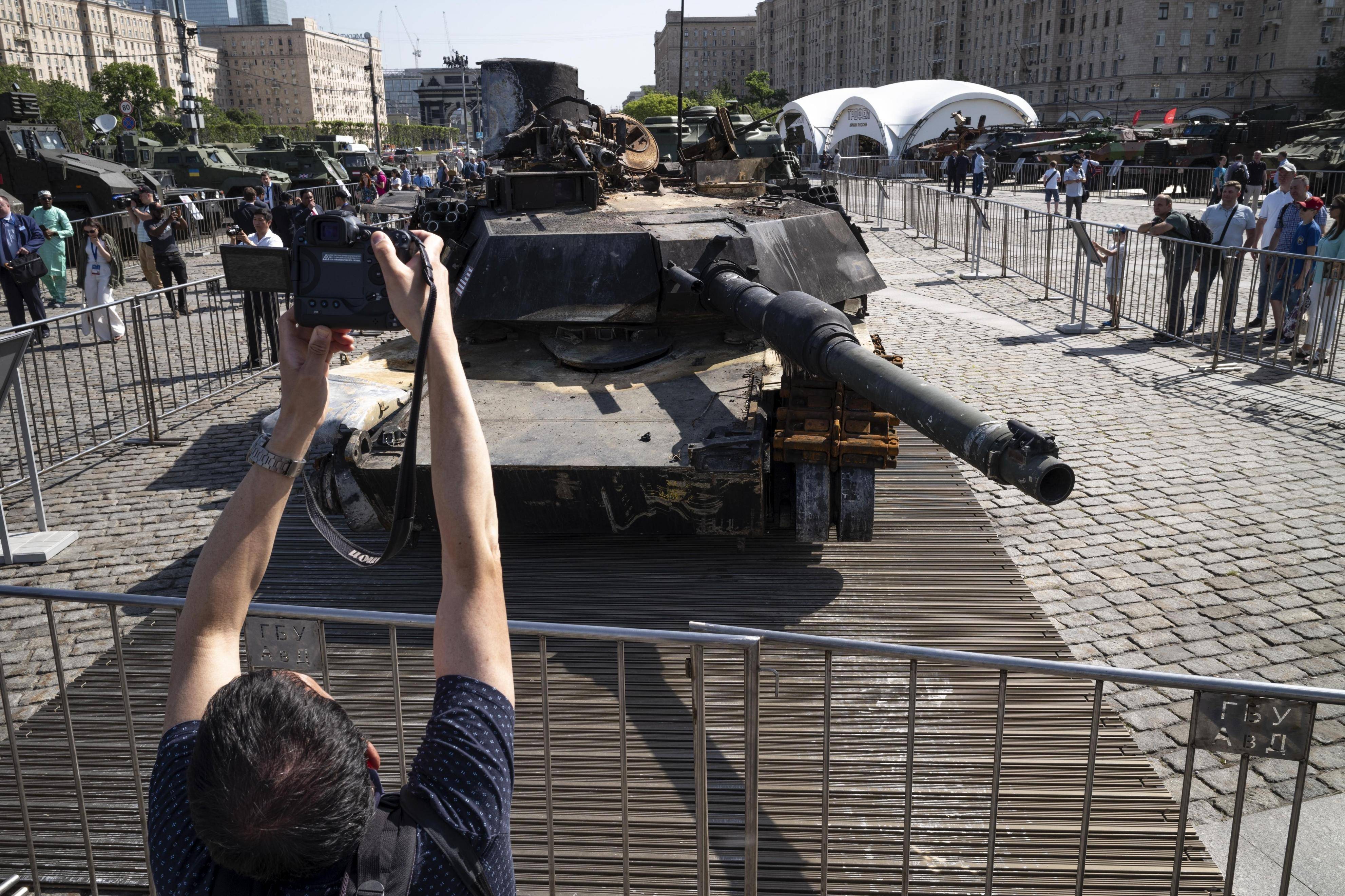 乌克兰幻影-2000战机被击落，印媒：台军天塌了，中国博主们欢腾