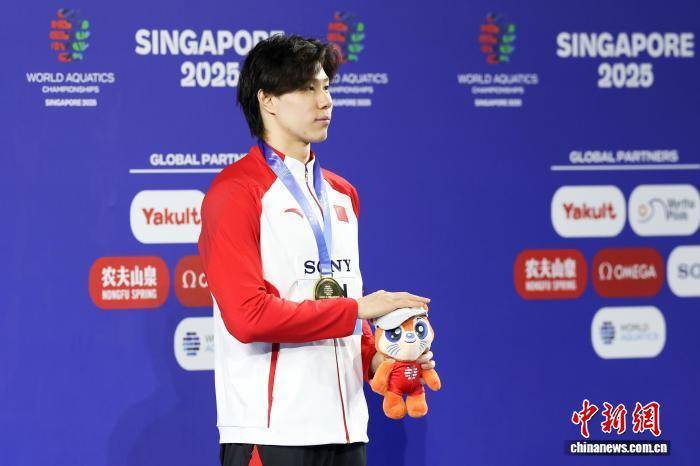 世锦赛:中国跳水男子3米板丢金 覃海洋200米蛙泳夺冠