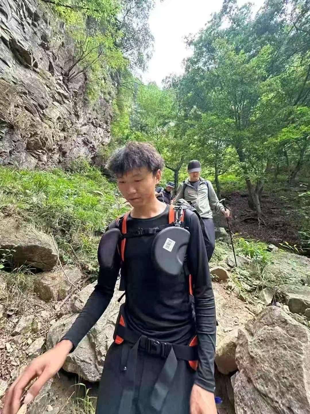 30岁昆明男子徒步梅里雪山环线失联近10天 妻子:家中还有两个年幼的孩子