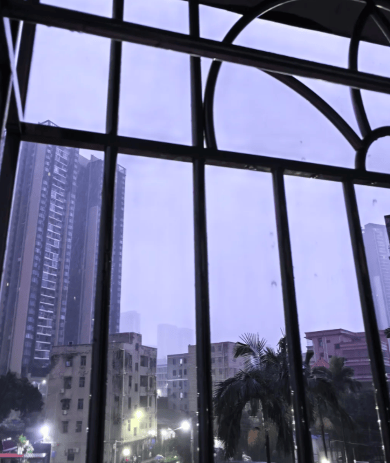 “山竹”后首个！深圳全市暴雨红色预警生效！有人家里连续跳闸