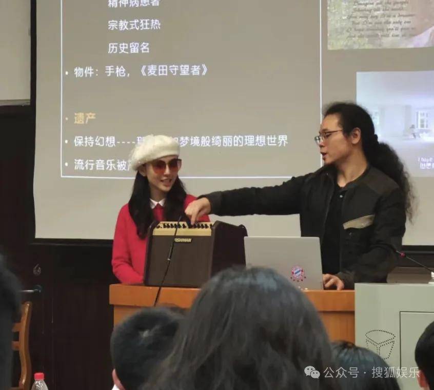 离婚三年又被拍到亲密逛超市,他俩这是纯带娃还是真复合了?