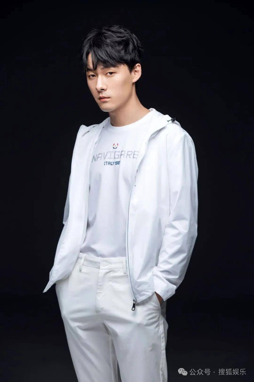 离婚三年又被拍到亲密逛超市,他俩这是纯带娃还是真复合了?