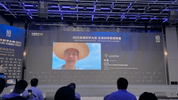 得知获奖时，这位“恐龙院士”还戴着草帽在元谋田野科考