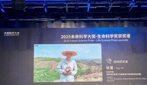 得知获奖时，这位“恐龙院士”还戴着草帽在元谋田野科考