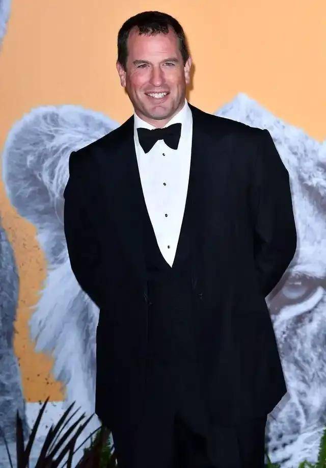 45岁离异带娃女护士嫁英国王室,比短剧更精彩!