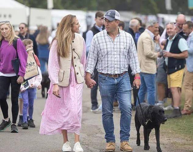 45岁离异带娃女护士嫁英国王室,比短剧更精彩!