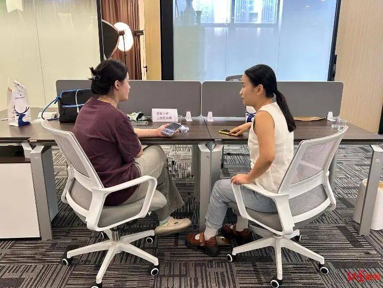 去“假装上班公司”,是在花钱买什么?