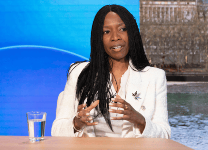 威廉哈里世纪同框?婚礼秒变鸿门宴!梅根将高调杀回英国…