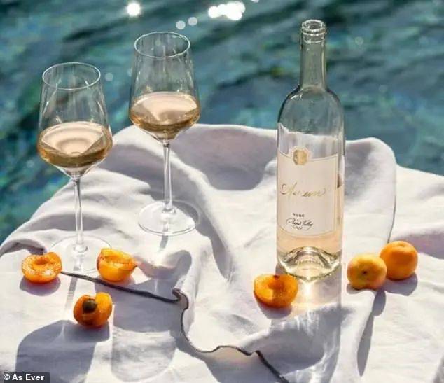 威廉哈里世纪同框?婚礼秒变鸿门宴!梅根将高调杀回英国…