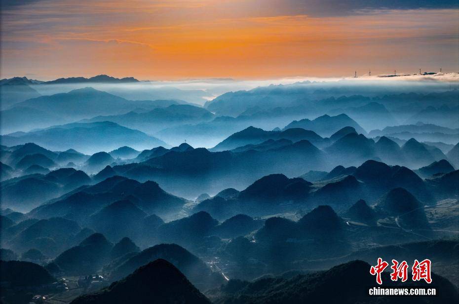 贵州赫章:初秋云海漫群山 宛如水墨画