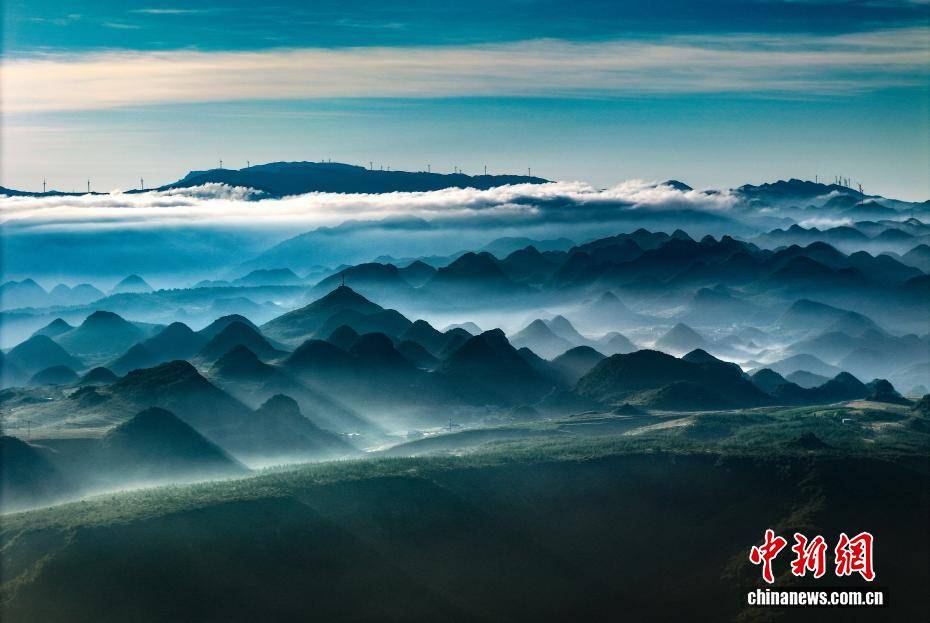 贵州赫章:初秋云海漫群山 宛如水墨画