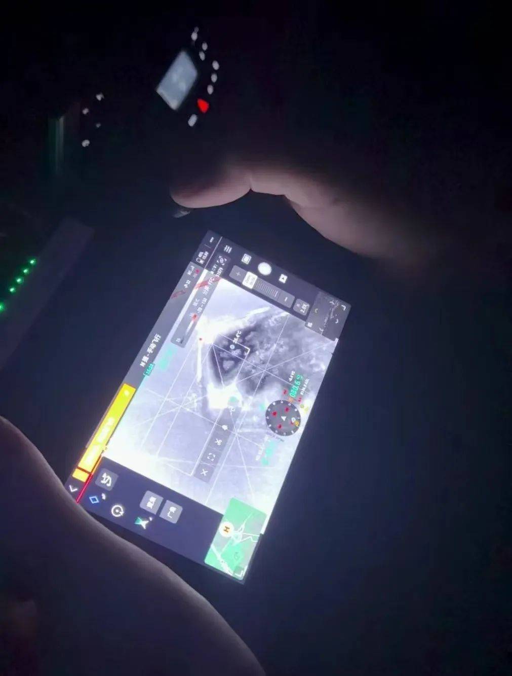 七旬老人在玉米地走失，四枚信号弹照亮归途