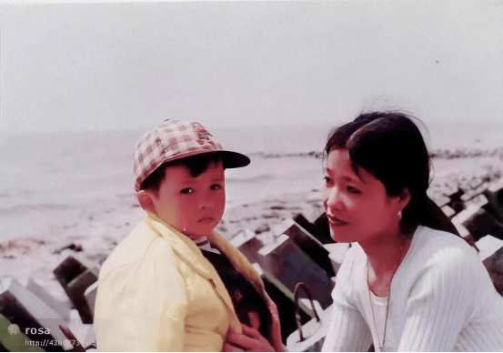 “送上海市区一套房”!夫妇重金悬赏被拐26年儿子线索:人贩子已减刑出狱,儿子仍下落不明!年年都为儿子备份礼物