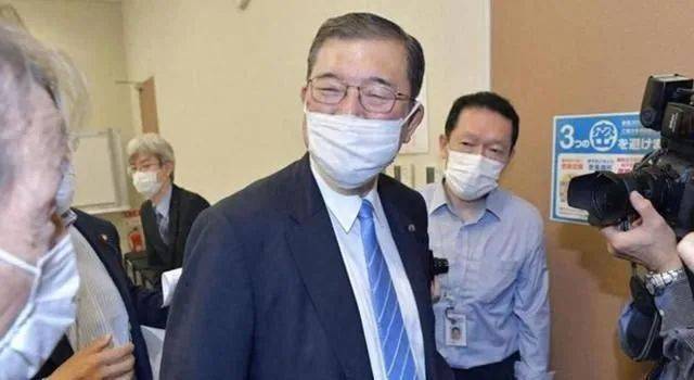 取消访问!中方罕见发大火,我外长当众点名警告日本,石破茂重新开始公开“反省”战争