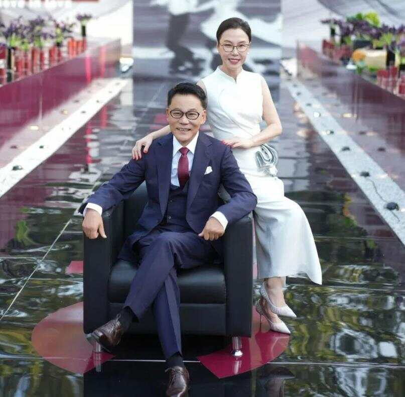 李国庆谈再婚:妻子是北大读书时的“白月光”,追求2次失败,兜兜转转才走到一起,依然相信爱情