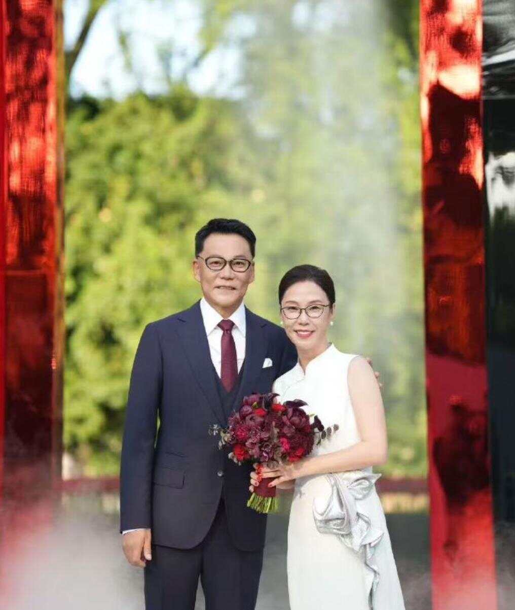 李国庆谈再婚:妻子是北大读书时的“白月光”,追求2次失败,兜兜转转才走到一起,依然相信爱情