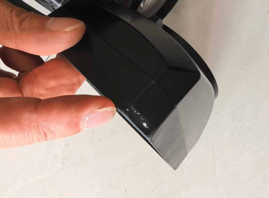 愤怒！昆明电视台女记者采访时被打 摄像机遭损坏