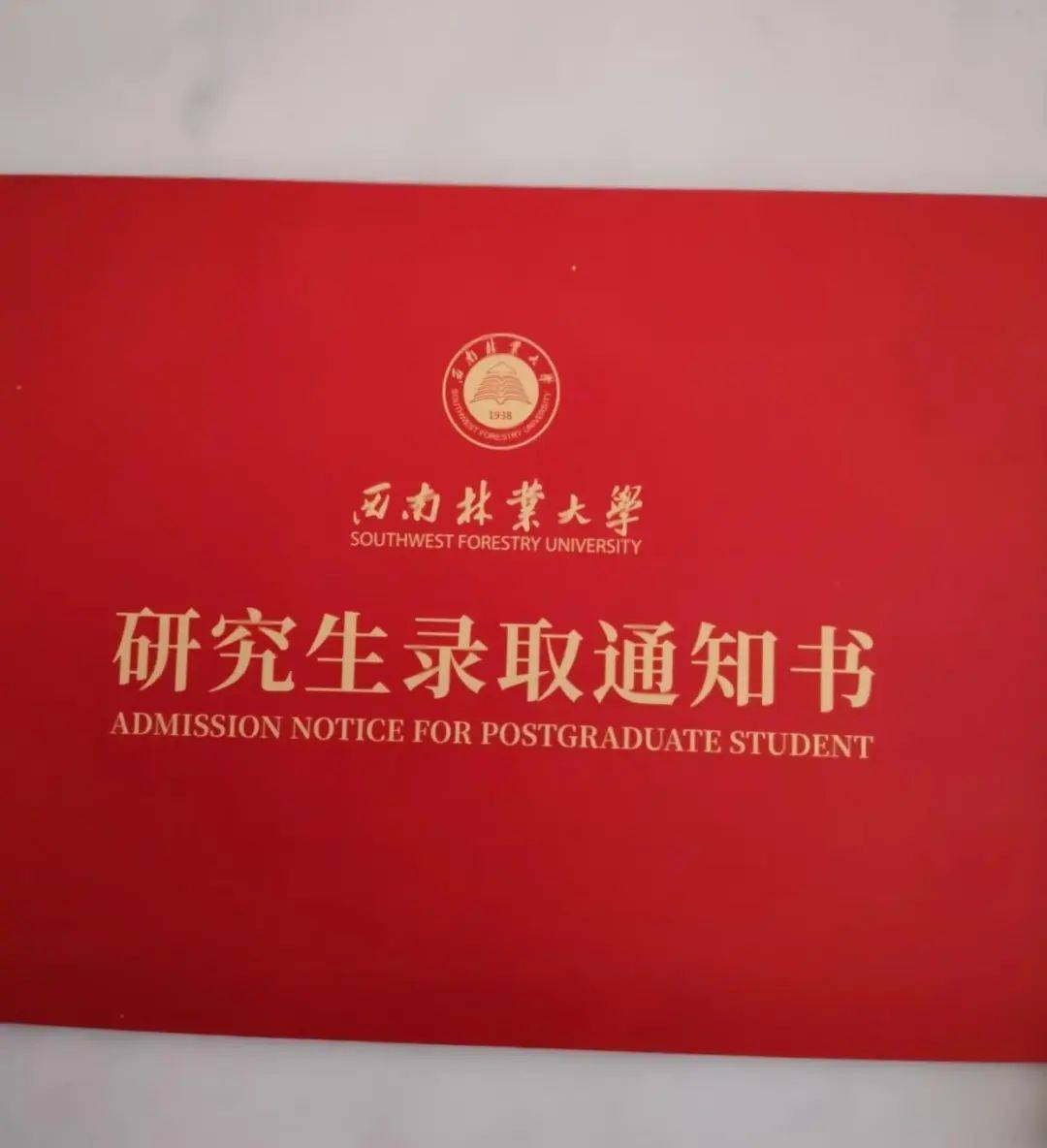 50岁阿姨烧伤致残后考取法学硕士:“拿儿子的书自学,靠学习走出创伤”