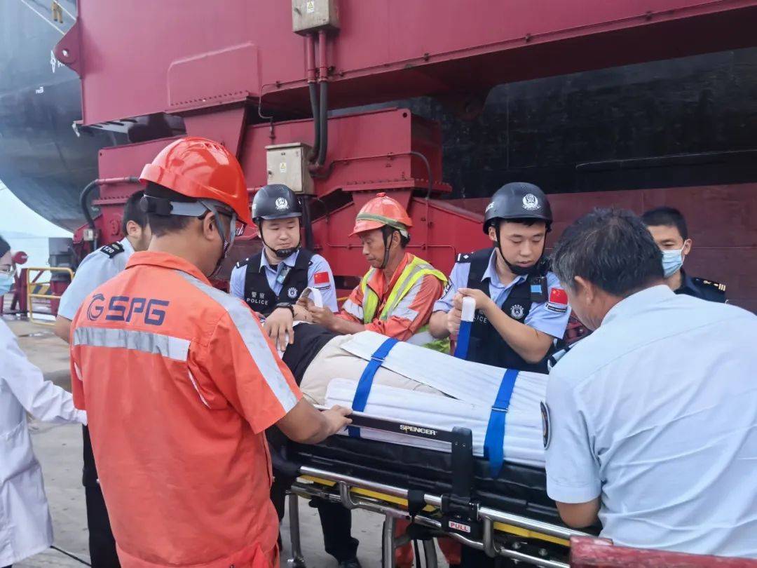 中国留学生因用手机拍照翻译遭拘押，中使馆紧急提醒！【新闻早知道】