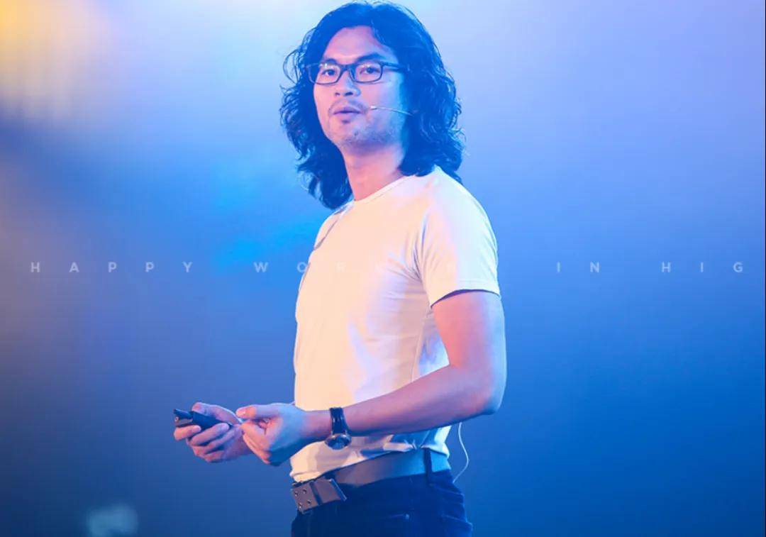 一年净赚5亿!佛山兄妹干出行业第一股,市值超300亿