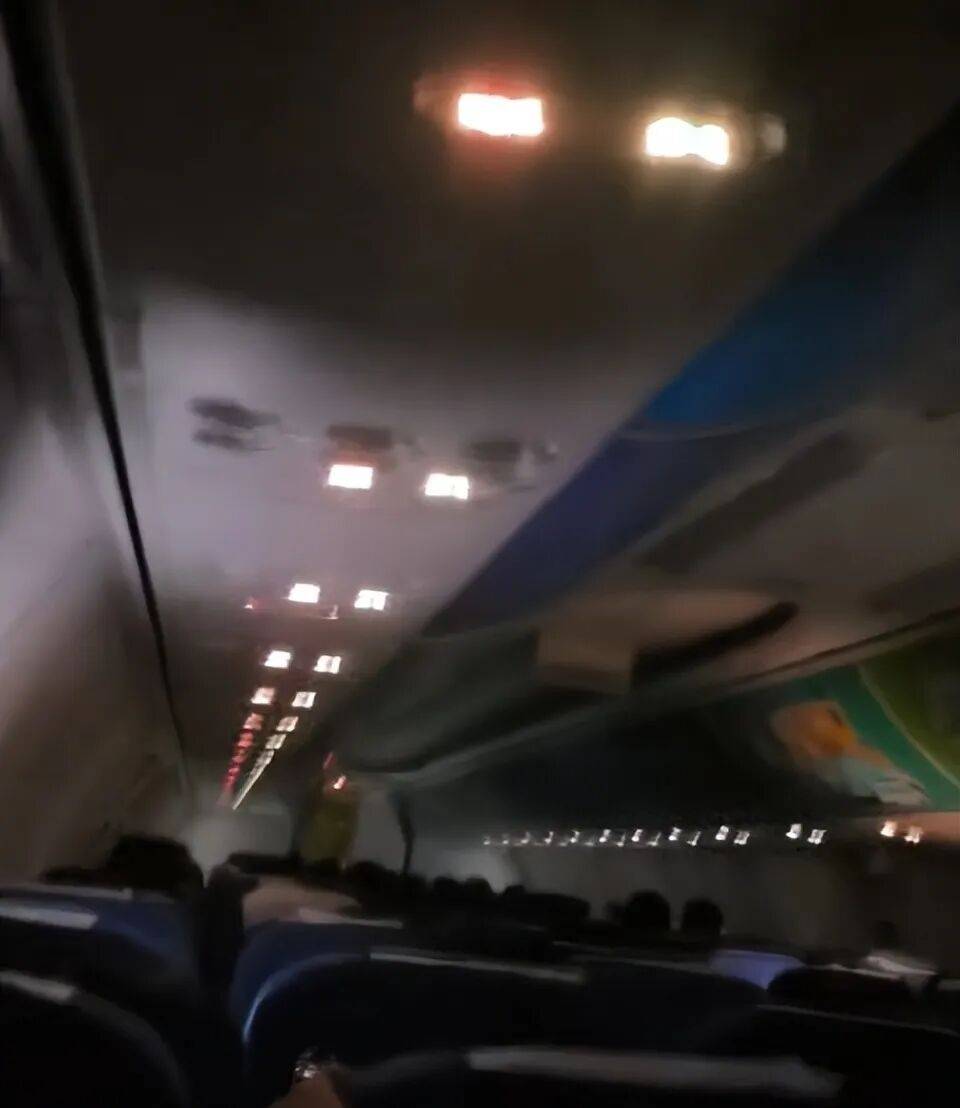 客机突遇雷暴剧烈颠簸,紧急备降石家庄,南航:为安全应急处理,于次日凌晨抵达太原