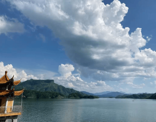 咸宁市财政局党组书记、局长,市国资委党委书记毛湘宁带队到崇调研水资源资产证券化试点工作