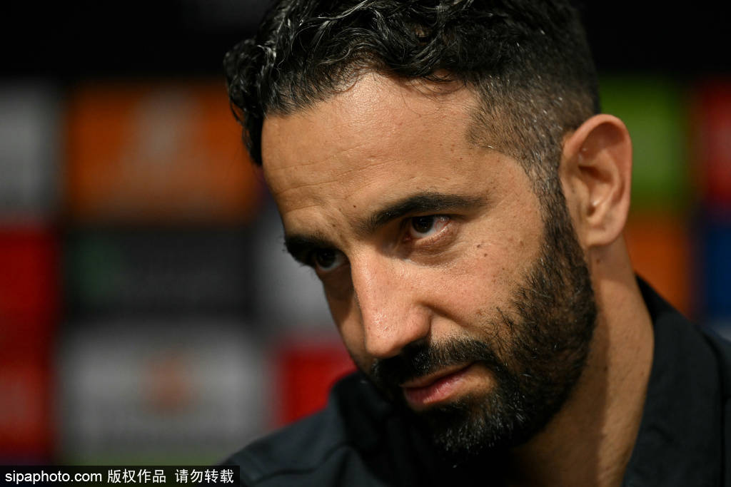 阿莫林距离下课还有多远?门将烂到根却不换,高层神操作何时休