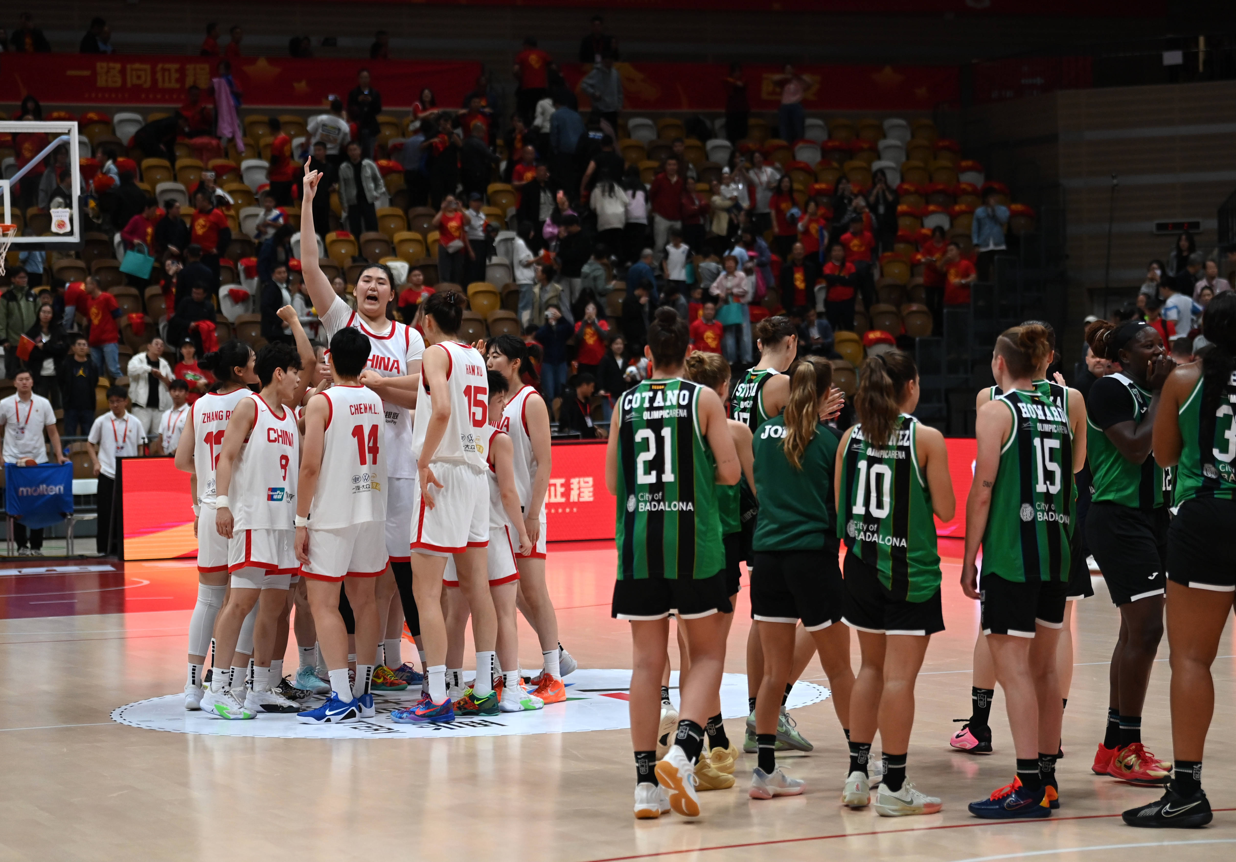 中国女篮热身赛再胜尤文图特女篮