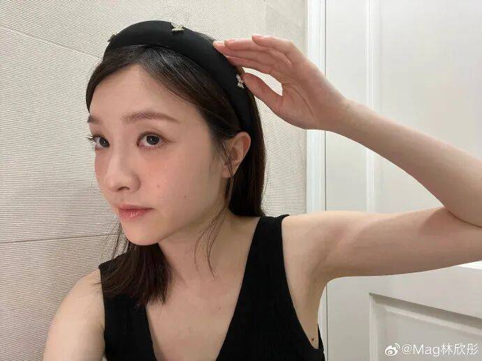 香港歌手林欣彤直播求救，不断重复画面中出现的黑衣人是杀人凶手