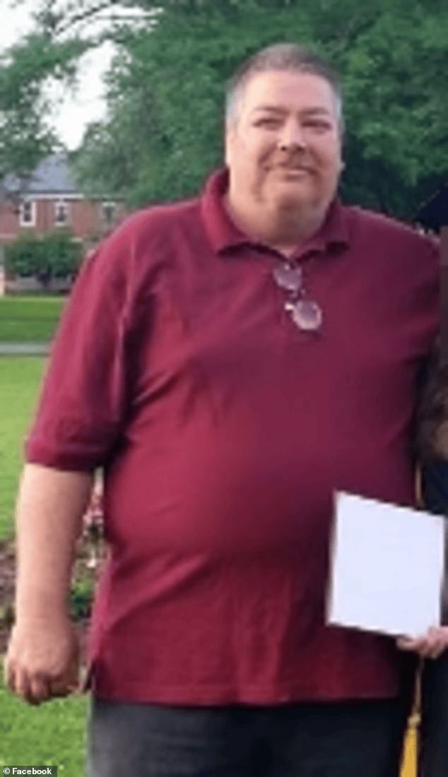 美国12岁女孩遭养父性侵7年,怀孕生子,养母装不知道