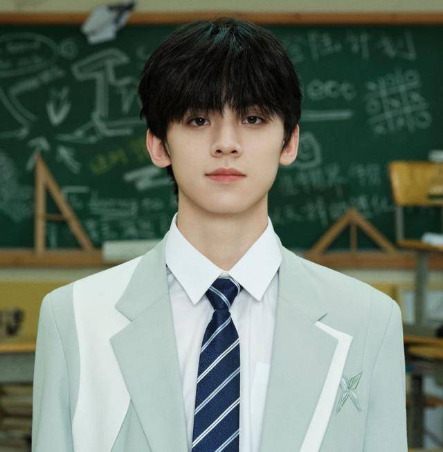 00后艺人被曝骑摩托车撞人,时代峰俊发布声明