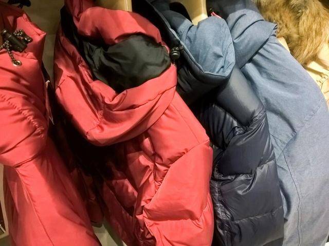 羽绒服里穿薄点才暖和!一个超简单的穿搭技巧,快收藏