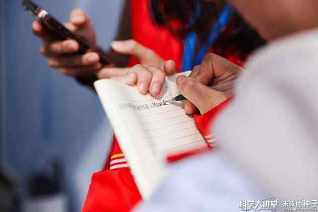 仿生四足机器人、飞行模拟器……好酷的课前预热！35支成都科技团队亮出家底绝活