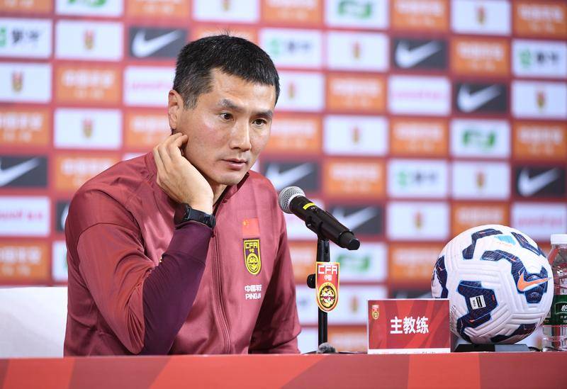 国足战喀麦隆或变阵加强防守 球队提醒球员不要过于鲁莽